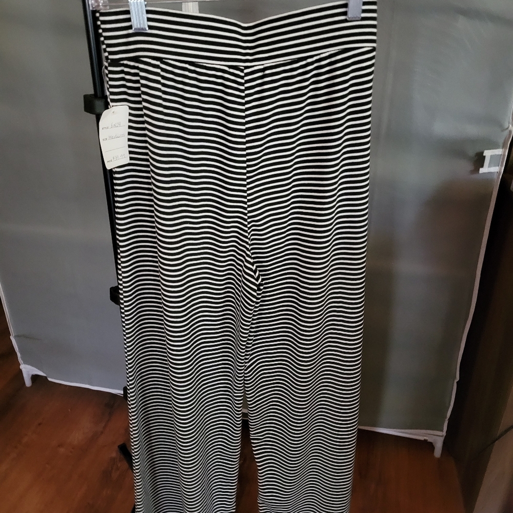 NWT Entro Black And White Knit wide-leg lounge pants